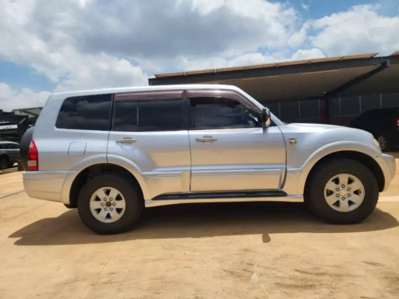 Mitsubishi Pajero   - 2004