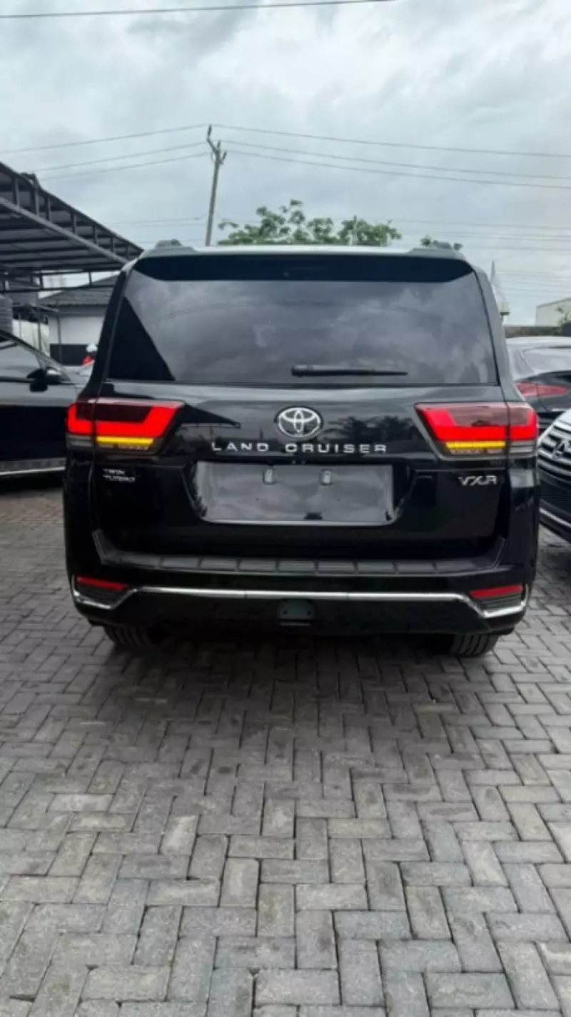 Toyota  Land Cruiser VXR V8   - 2023