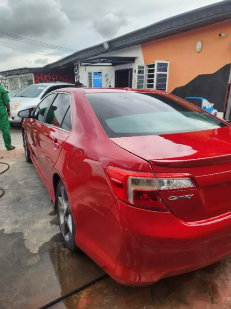 Toyota camry   - 2012