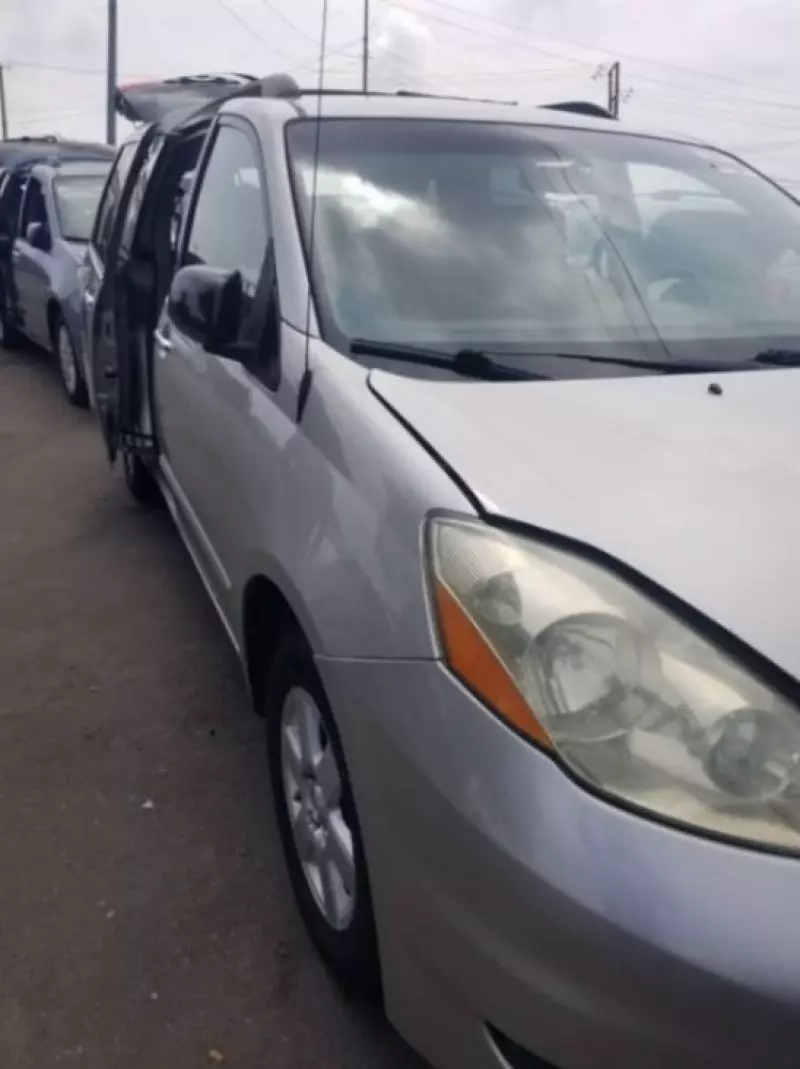 Toyota Sienna   - 2006