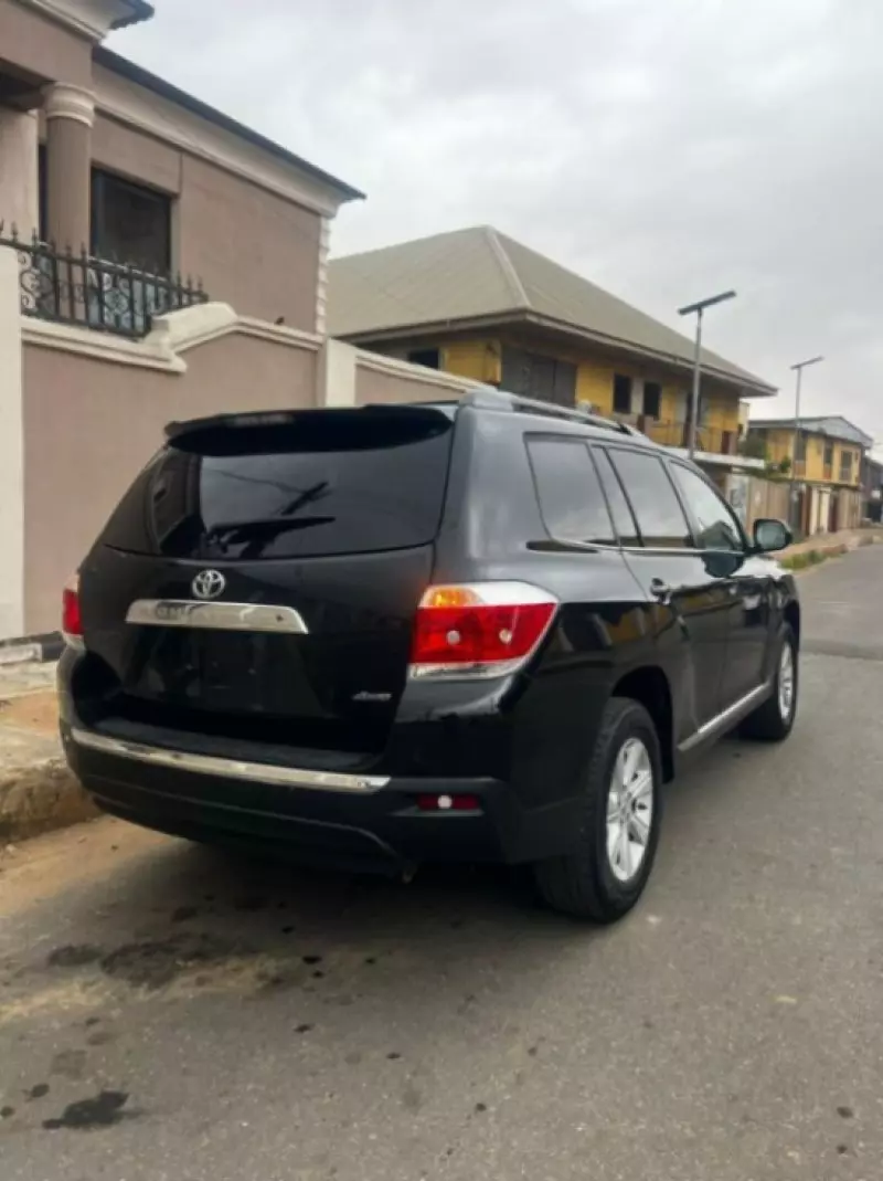 Toyota Highlander   - 2013
