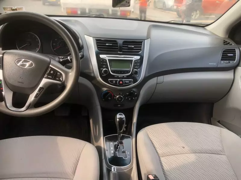 Hyundai Accent   - 2012
