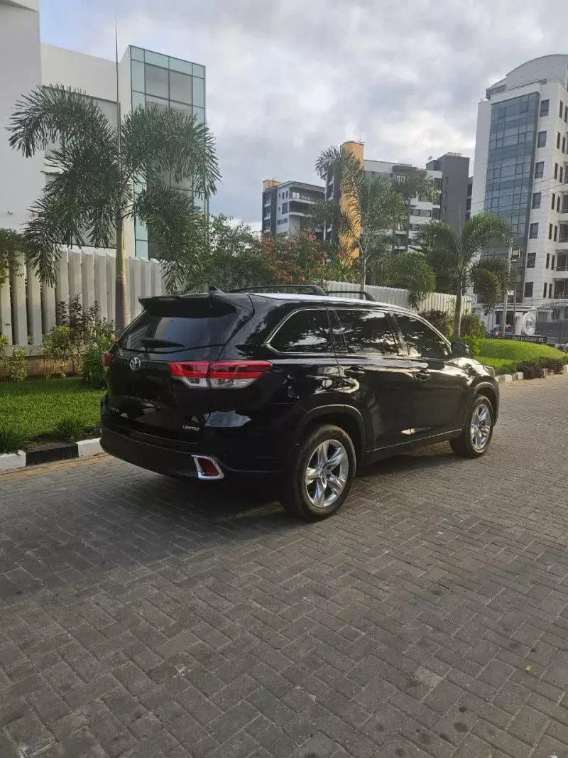 Toyota Highlander   - 2015