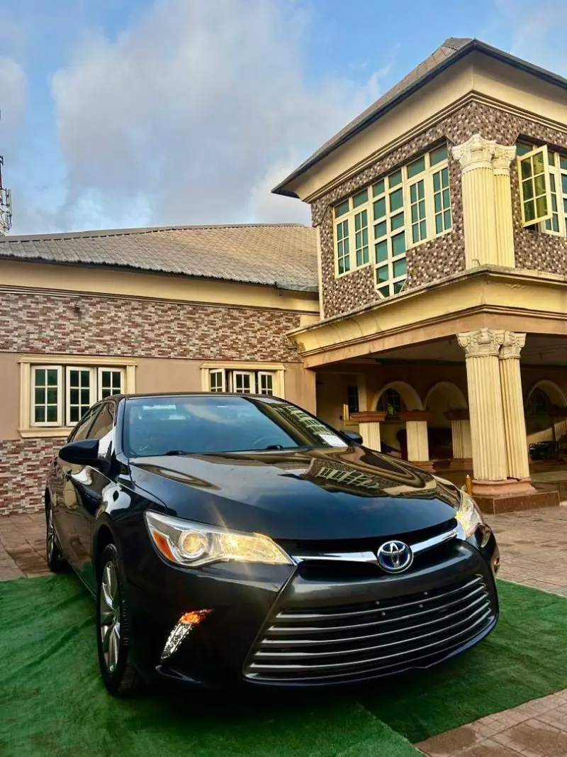 Toyota Camry   - 2012