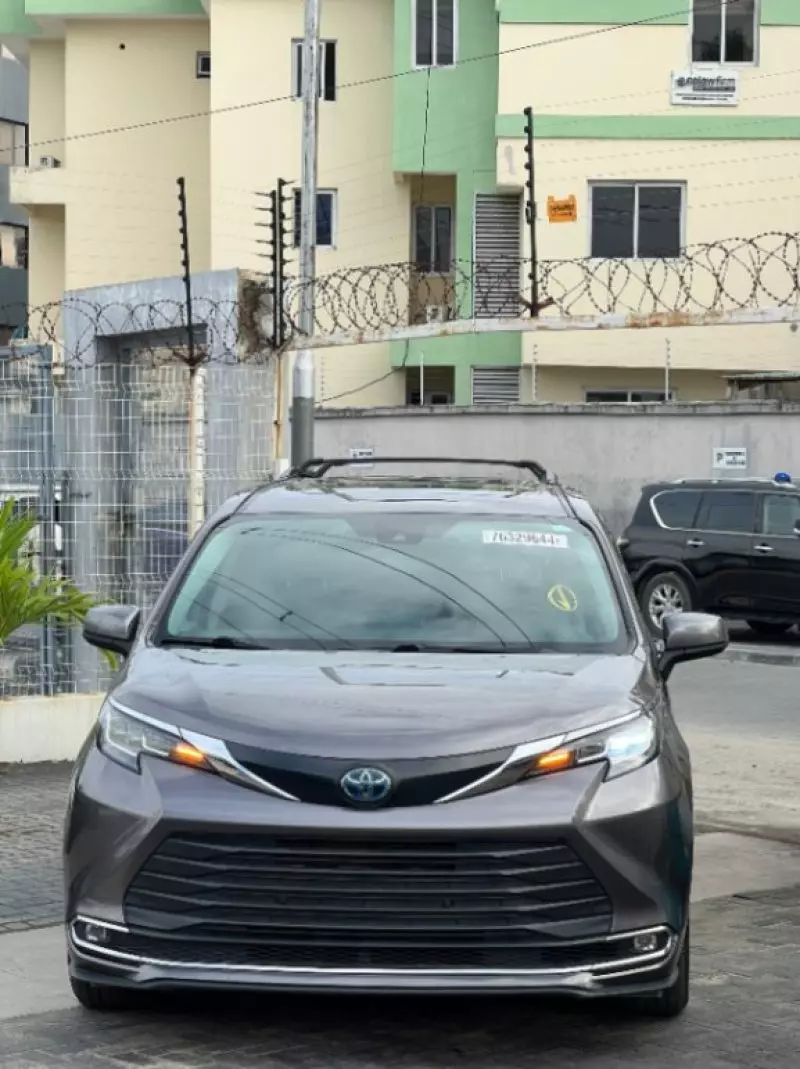Toyota Sienna   - 2022
