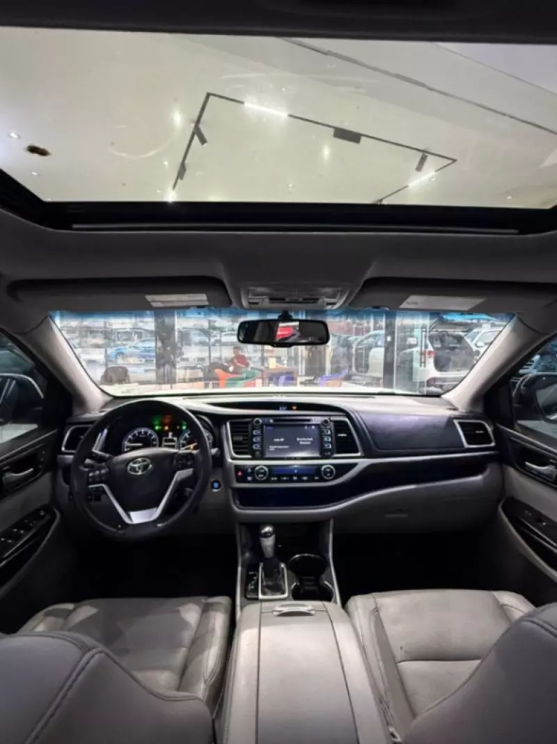 Toyota Highlander   - 2016