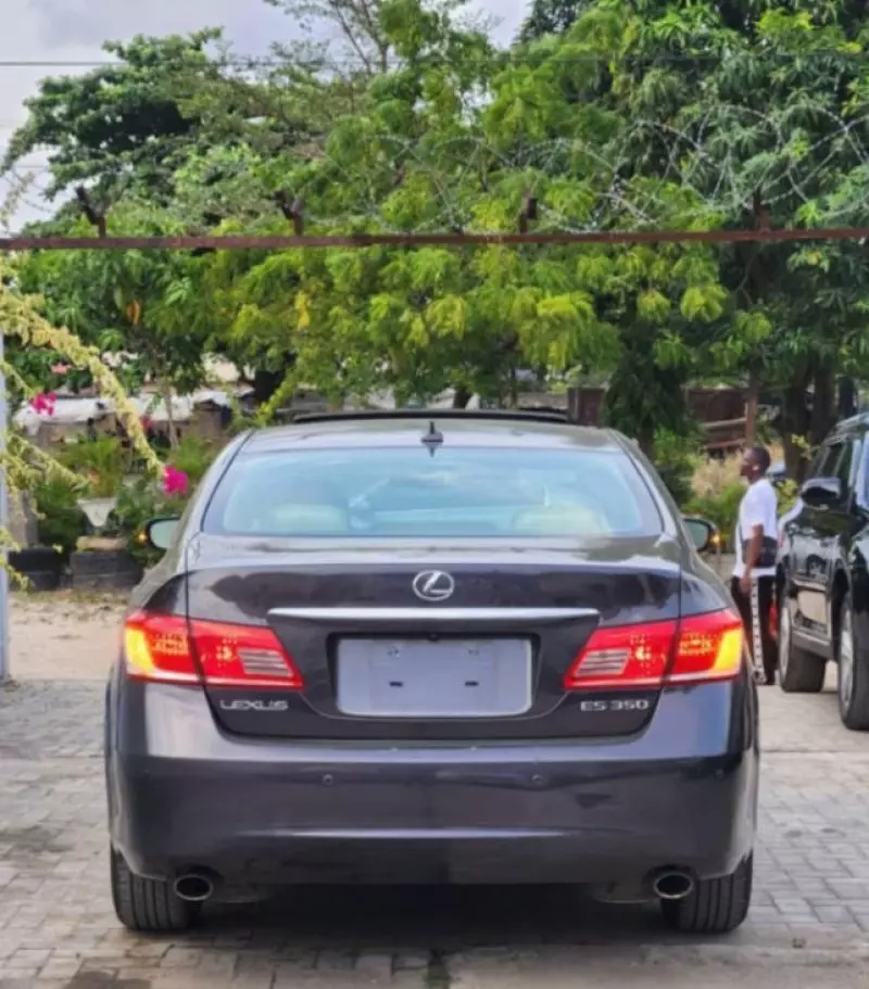 Lexus ES   - 2010