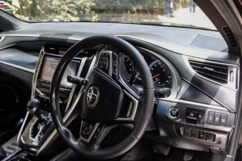 Toyota Harrier   - 2018