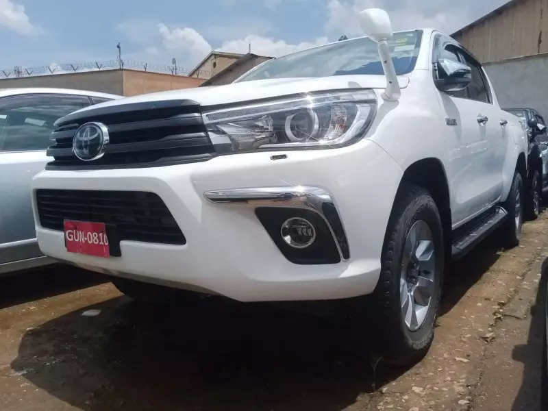 Toyota Hilux   - 2019