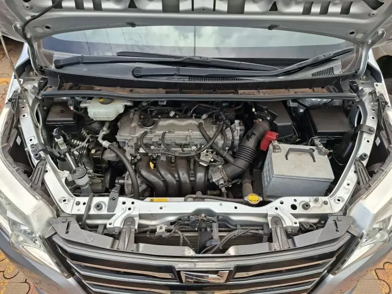 Toyota Noah   - 2014