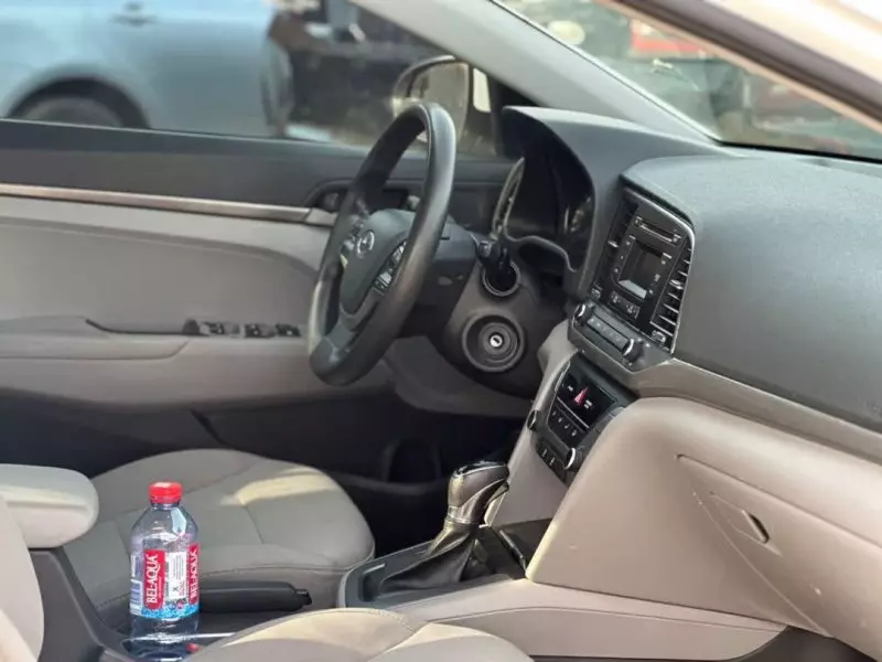 Hyundai Elantra - 2017