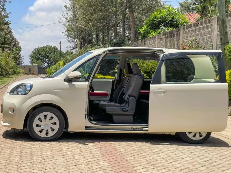Toyota Porte   - 2016