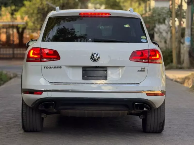 Volkswagen Touareg   - 2015