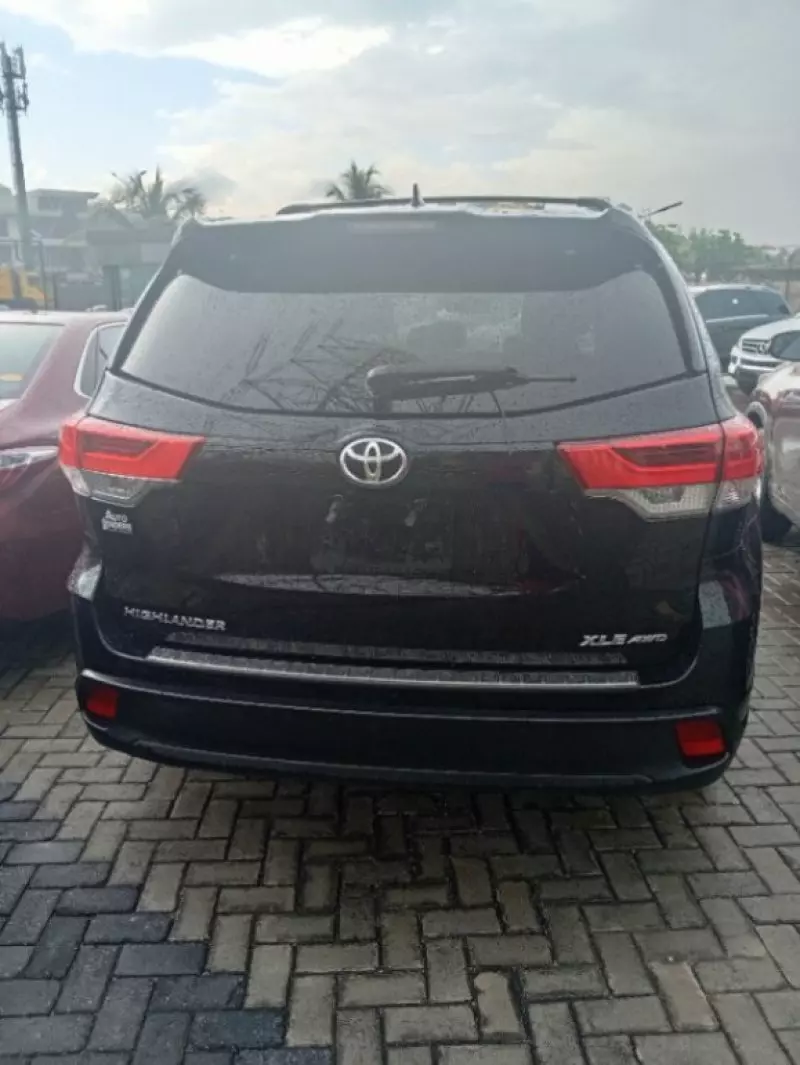 Toyota Highlander   - 2016