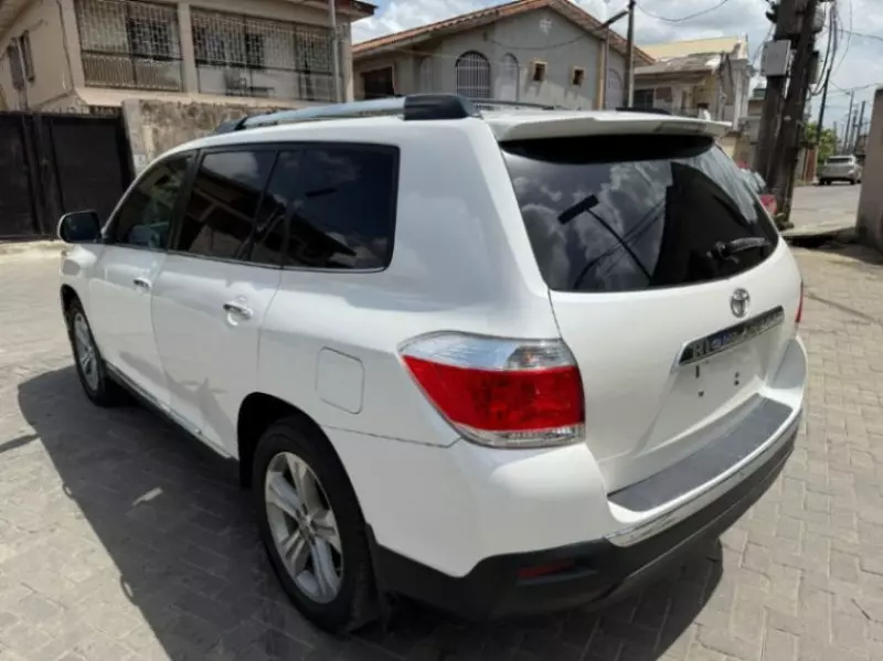 Toyota Highlander   - 2012