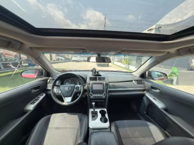 Toyota Camry   - 2012