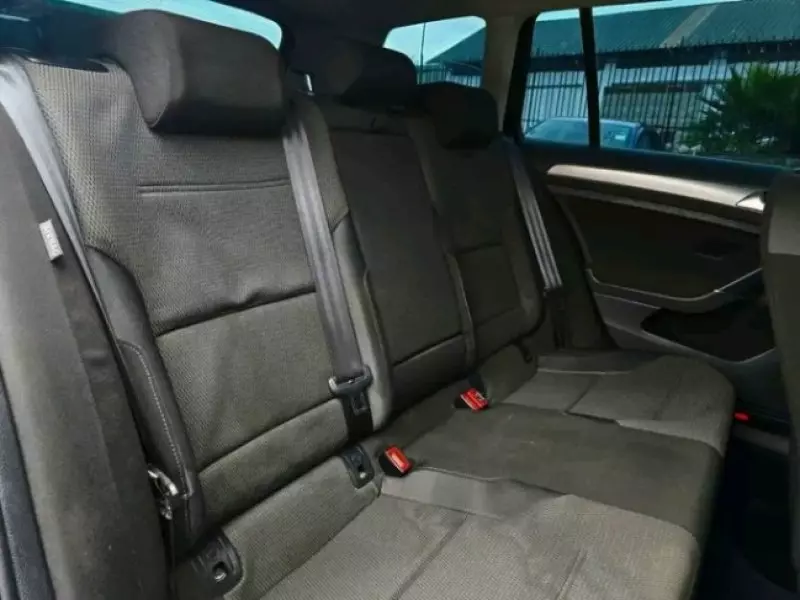 Volkswagen Golf   - 2016