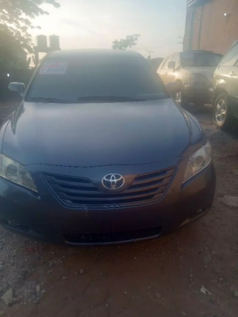 Toyota Camry   - 2009