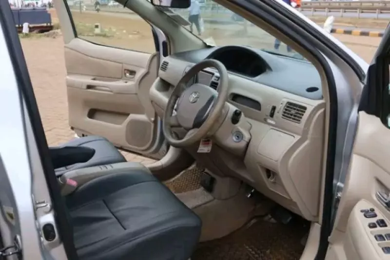 Toyota Raum    - 2012