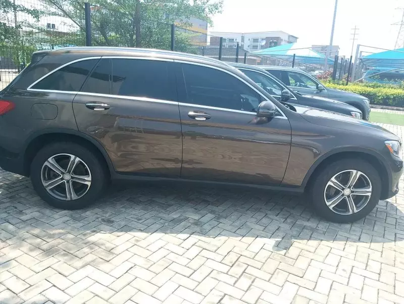 Mercedes-Benz GLC 300   - 2017