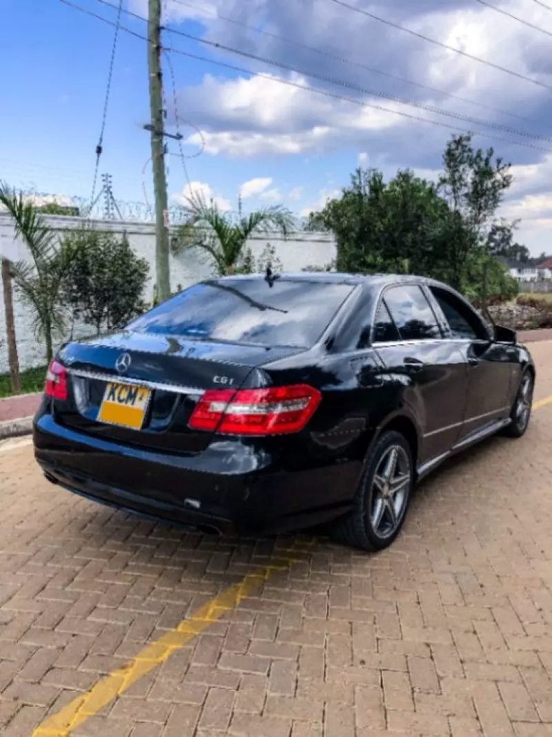 Mercedes-Benz E250   - 2010