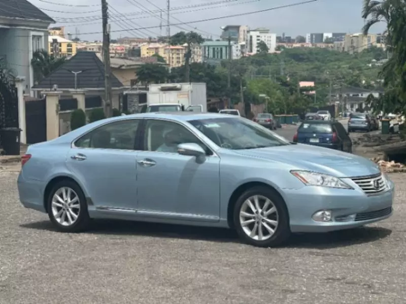 Lexus ES 350   - 2011