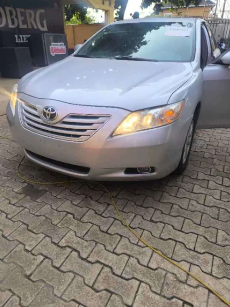 Toyota Camry   - 2009