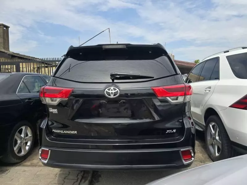 Toyota Highlander   - 2019