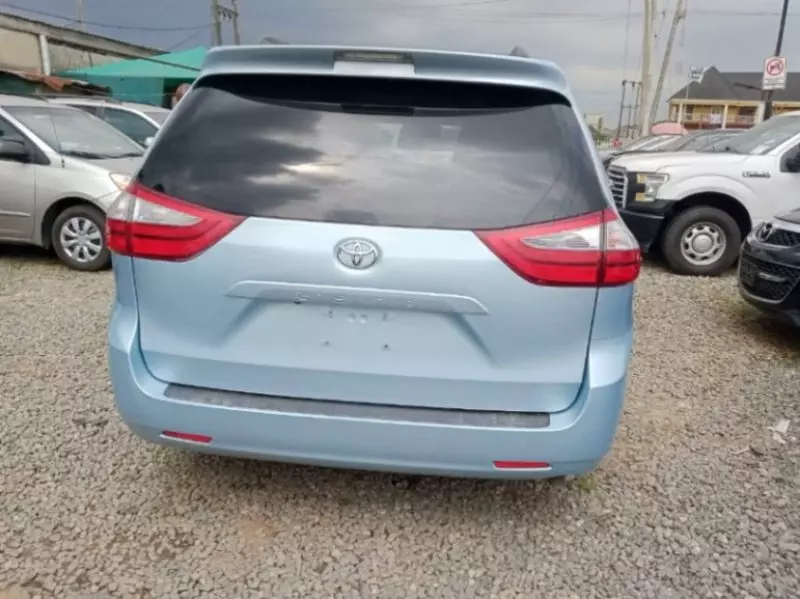 Toyota Sienna   - 2016