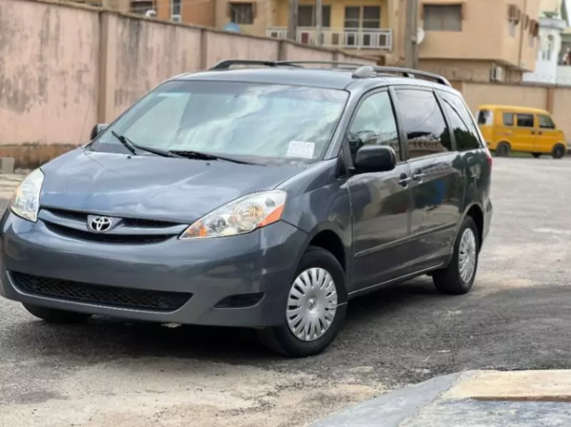 Toyota Sienna - 2006