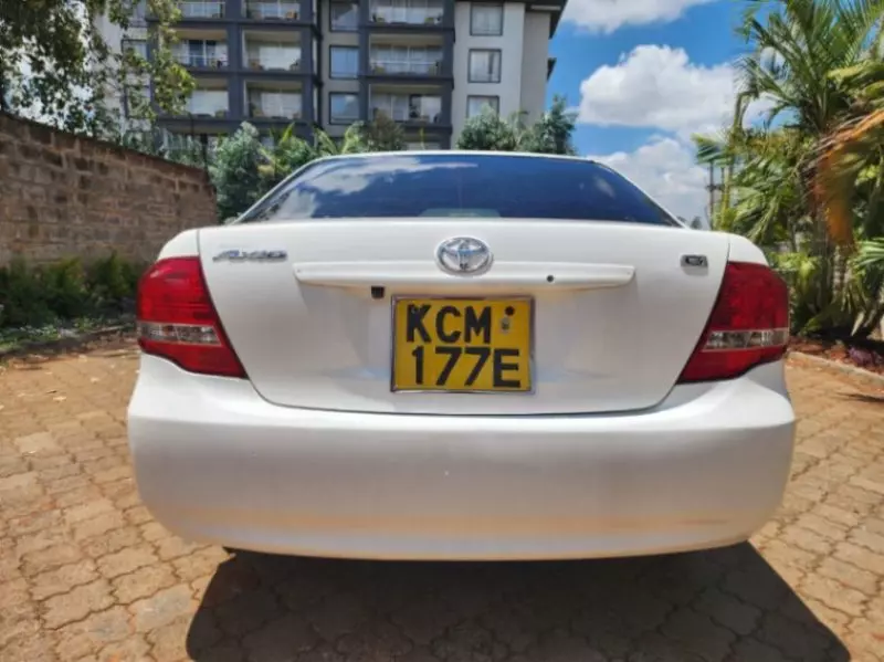 Toyota Axio    - 2010