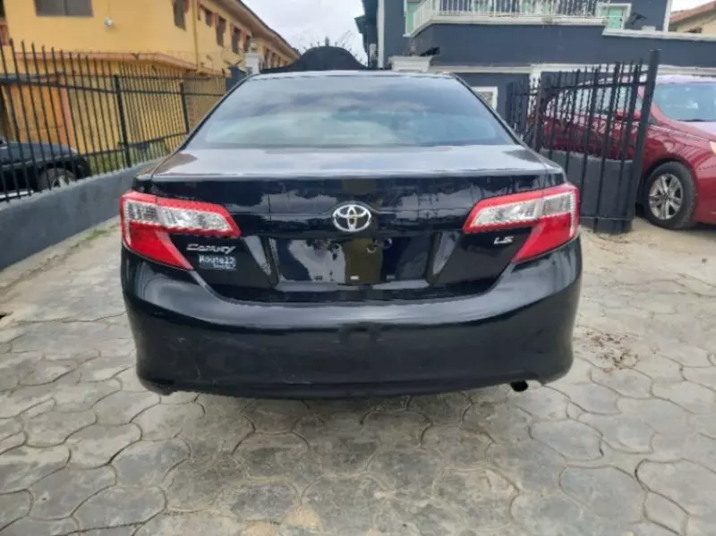Toyota Camry   - 2013