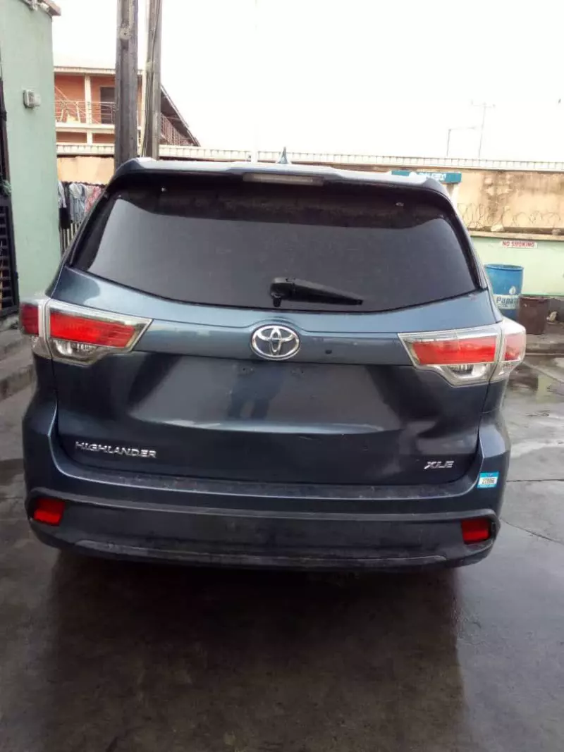 Toyota Highlander   - 2016