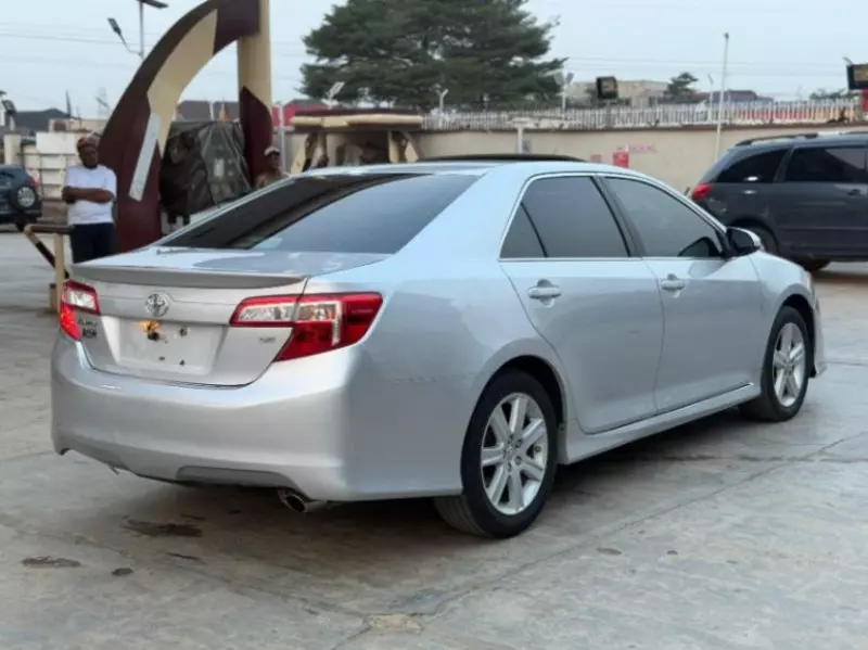 Toyota Camry   - 2012