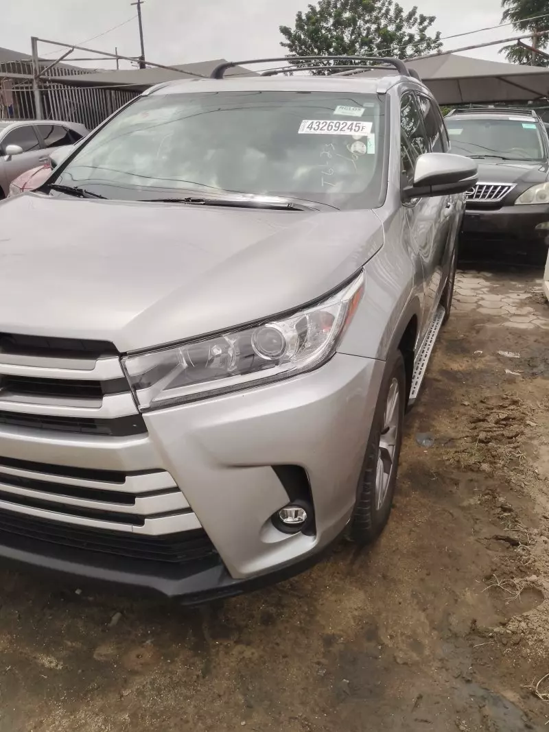 Toyota Highlander   - 2015