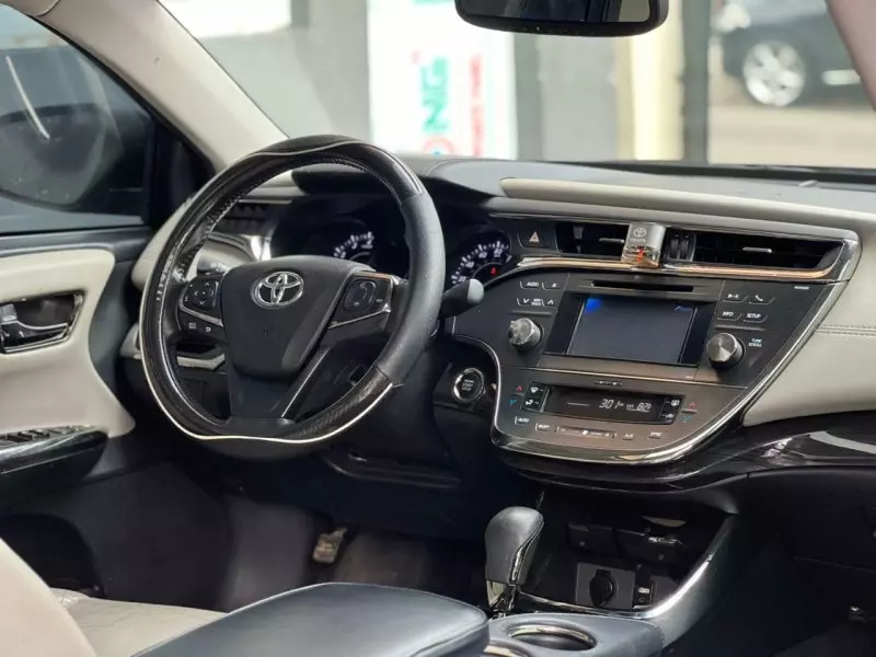 Toyota Avalon   - 2013