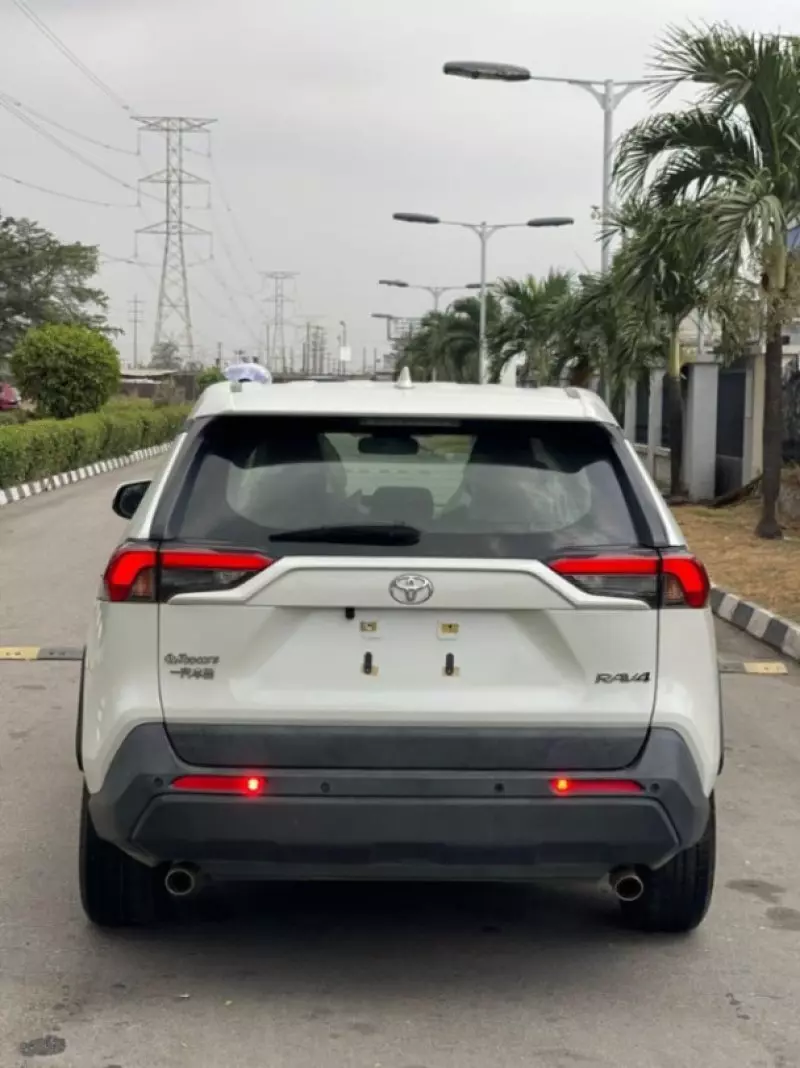 Toyota RAV 4   - 2021