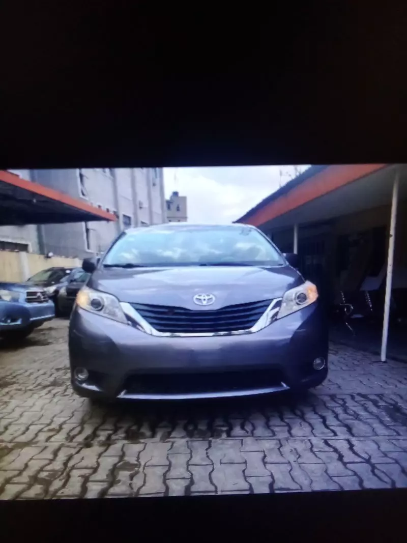 Toyota Sienna   - 2014