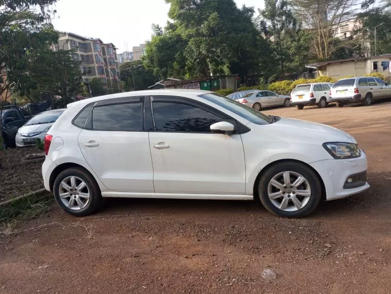 Volkswagen POLO   - 2010