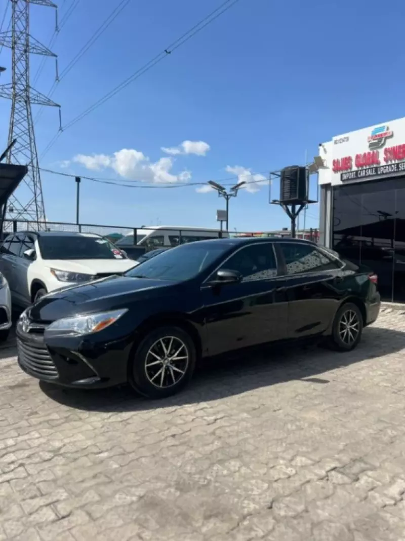 Toyota Camry   - 2016