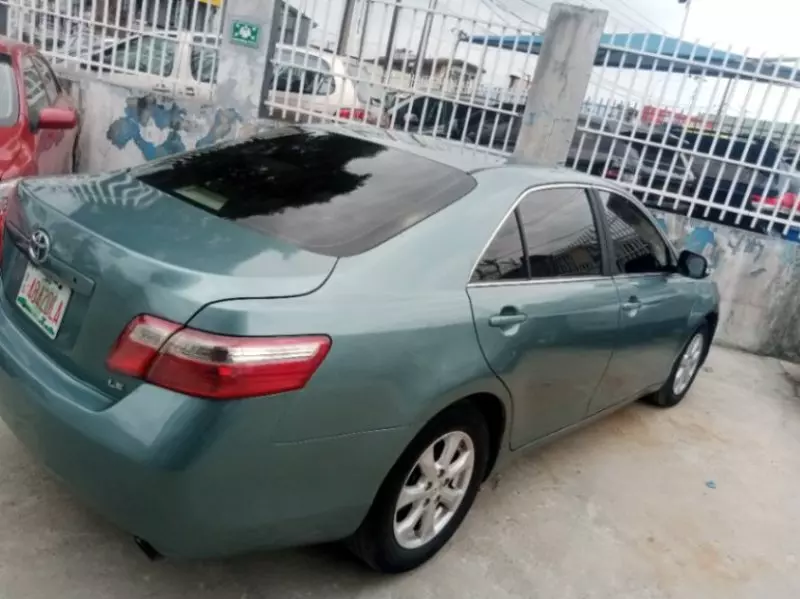 Toyota Camry   - 2009
