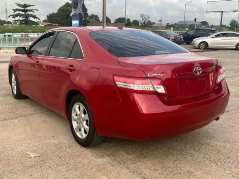 Toyota Camry   - 2011