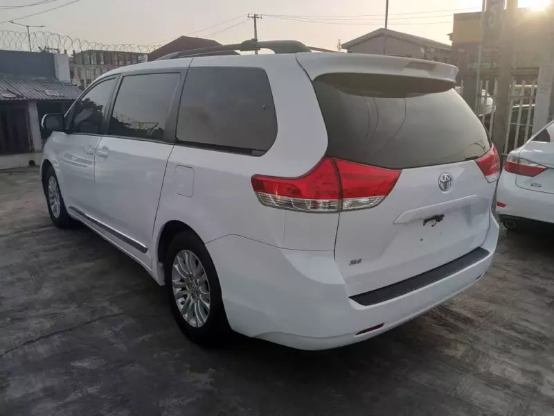 Toyota Sienna   - 2012