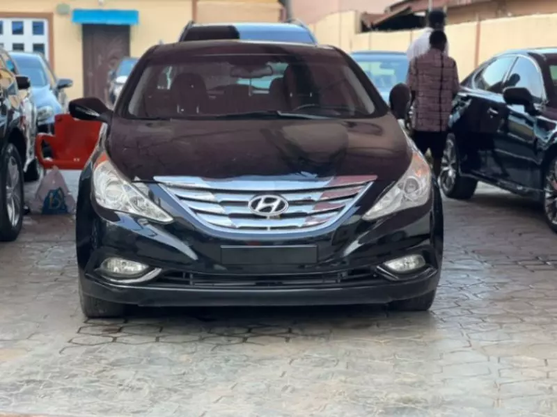 Hyundai Sonata   - 2012