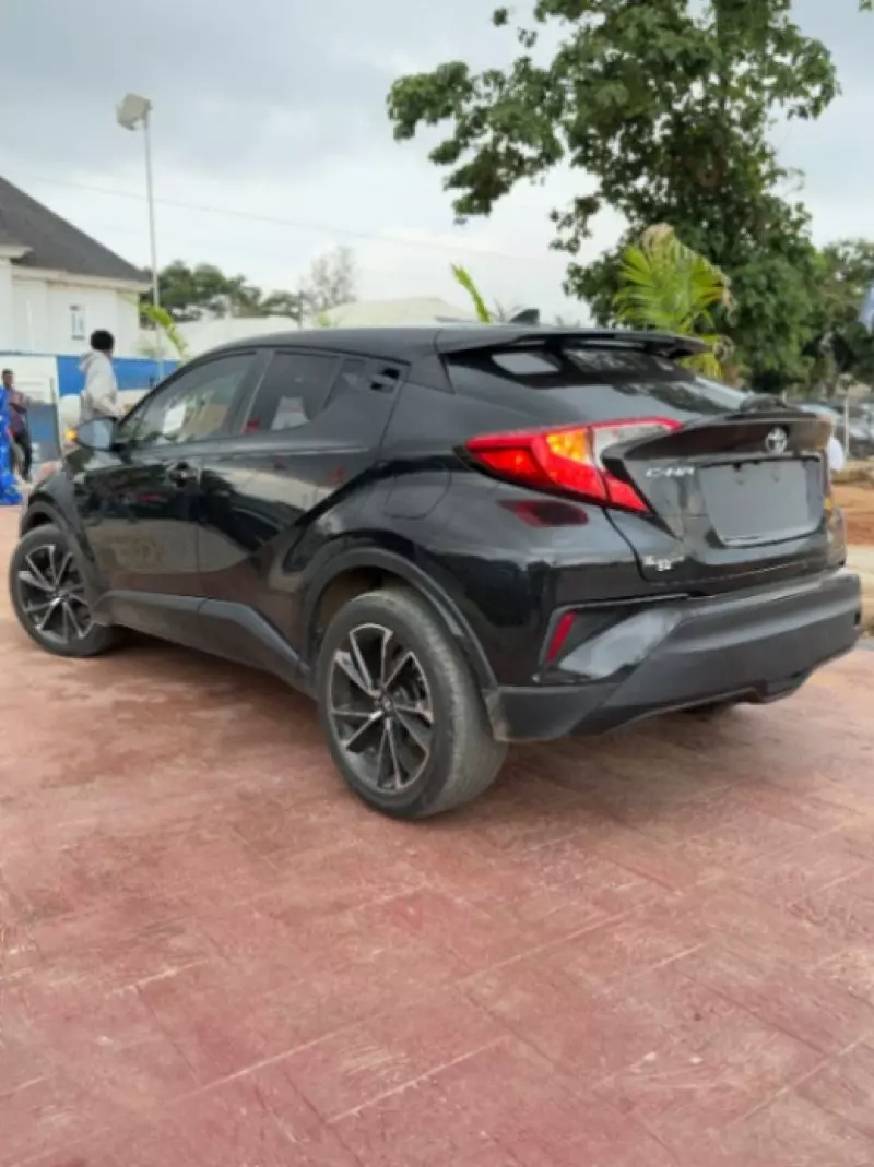 Toyota CH-R   - 2018
