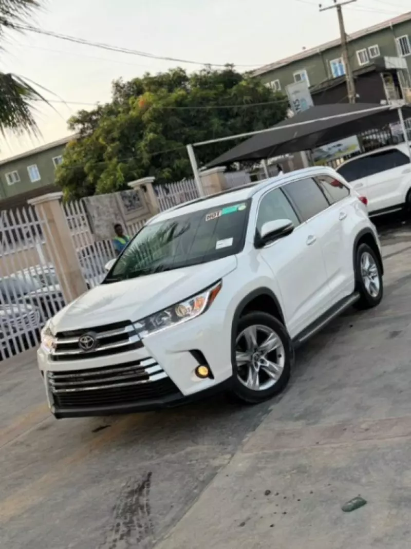 Toyota Highlander   - 2017
