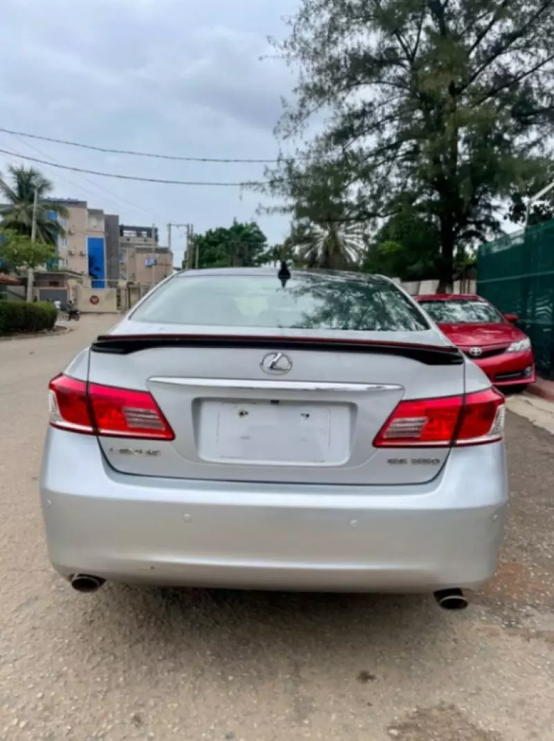 Lexus ES   - 2010