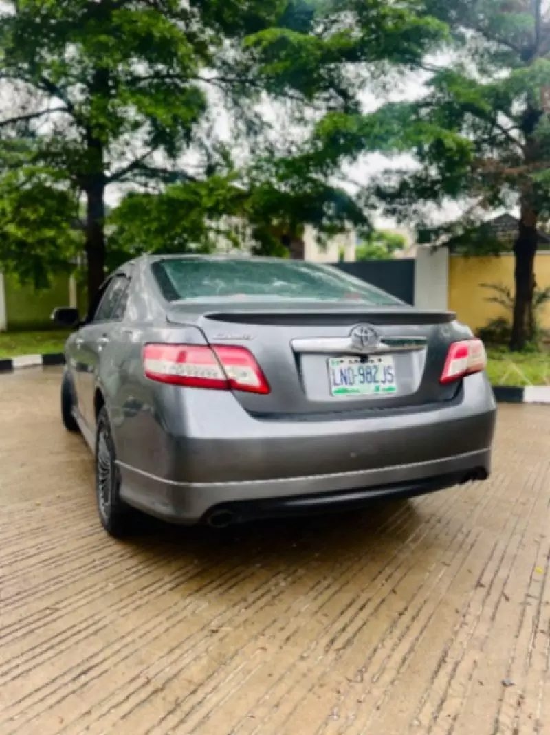 Toyota Camry   - 2011