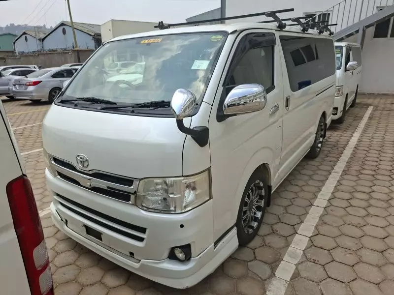 Toyota Hiace   - 2012
