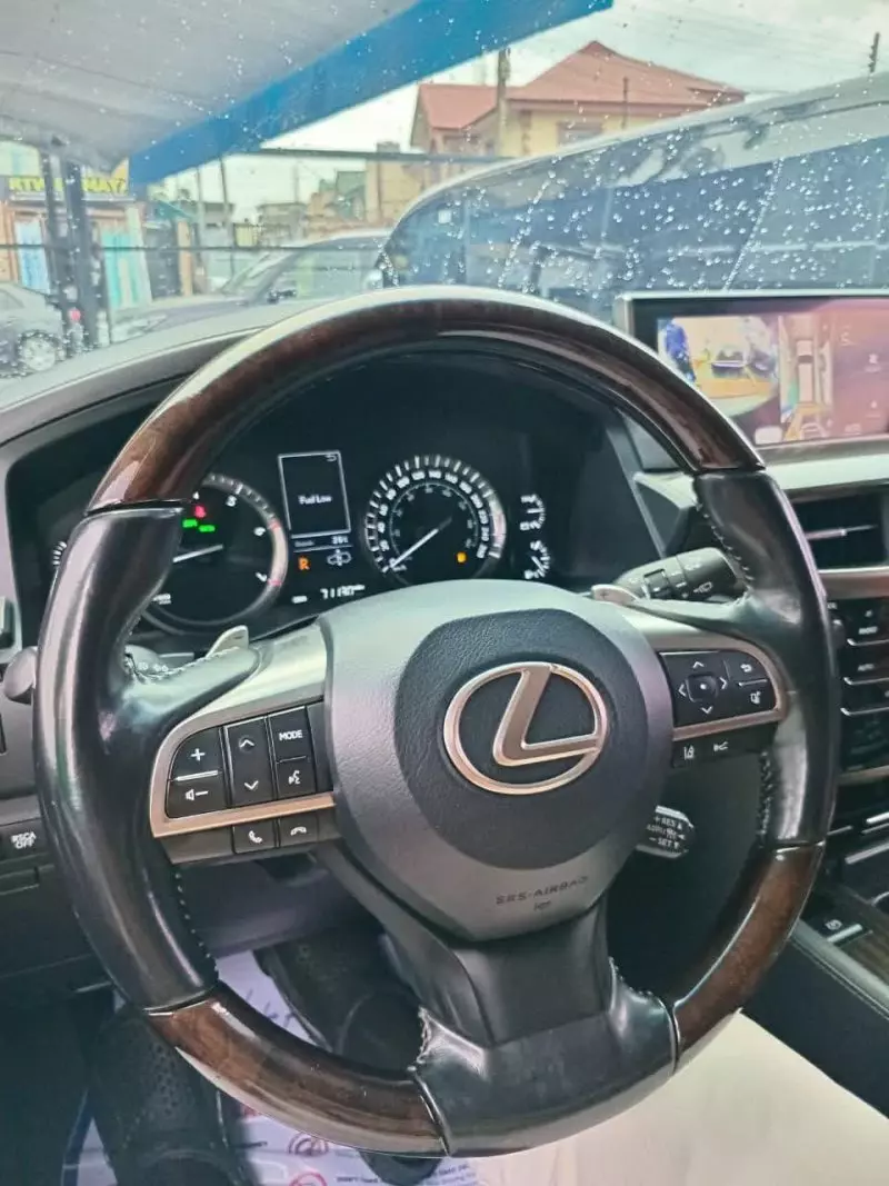 Lexus LX 570   - 2017
